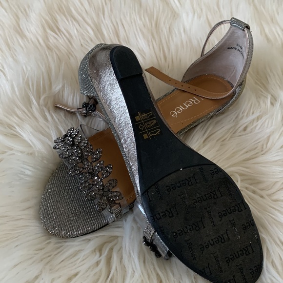 J.Renee - Picture 3 of 4